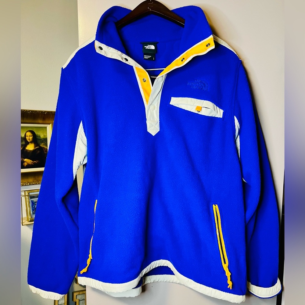 NORTH FACE Blue and Yellow Men's L. Sweater